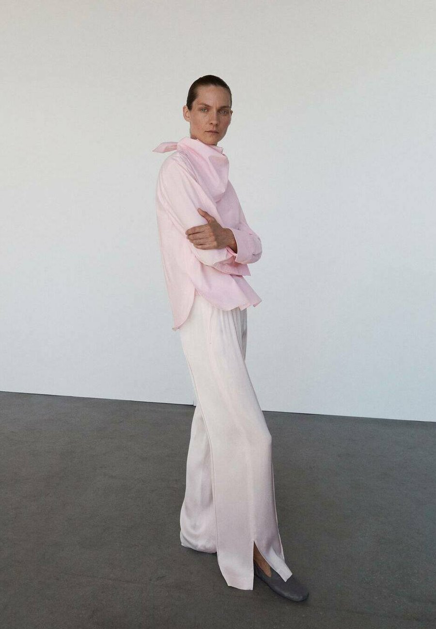 Брюки Mango Z ROZCIĘCIAMI PO BOKACH, Light Pink
Брюки Mango Z ROZCIĘCIAMI PO BOKACH, Light Pink