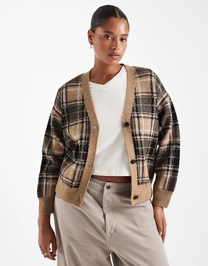 Кардиган New Look Curve в клетку на пуговицах коричневого цвета
Кардиган New Look Curve в клетку на пуговицах коричневого цвета