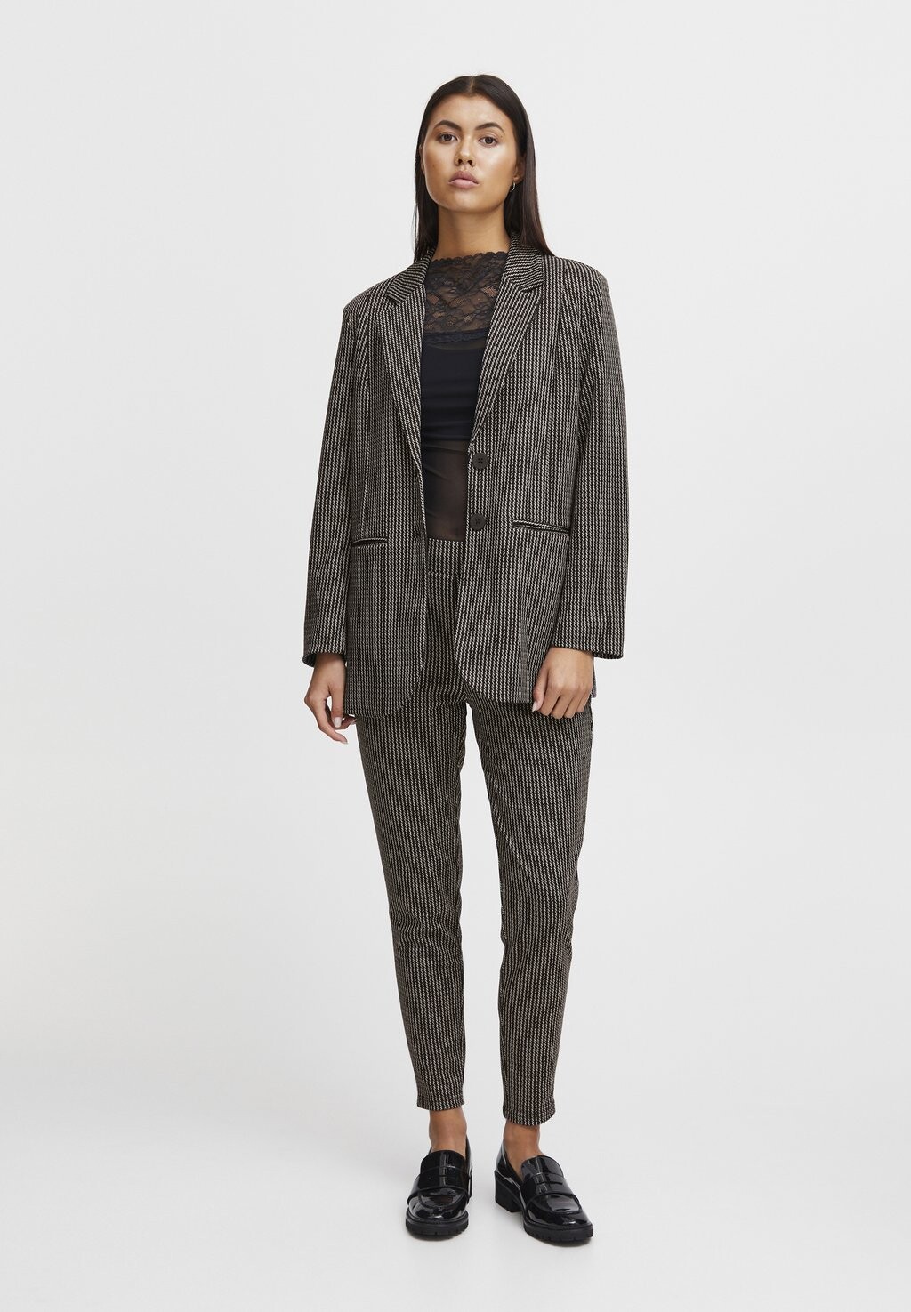 Короткое пальто IHKATE ICHI, красный
Короткое пальто IHKATE ICHI, красный