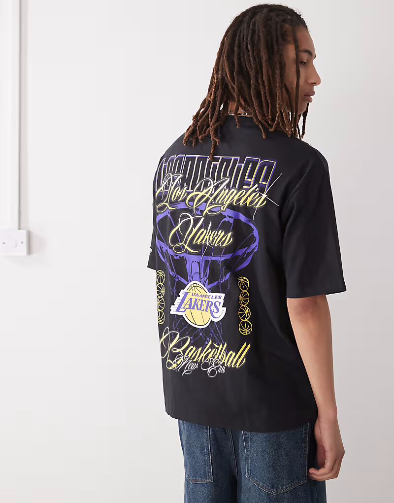 Футболка New Era LA Lakers с графическим принтом на спине черного цвета
Футболка New Era LA Lakers с графическим принтом на спине черного цвета