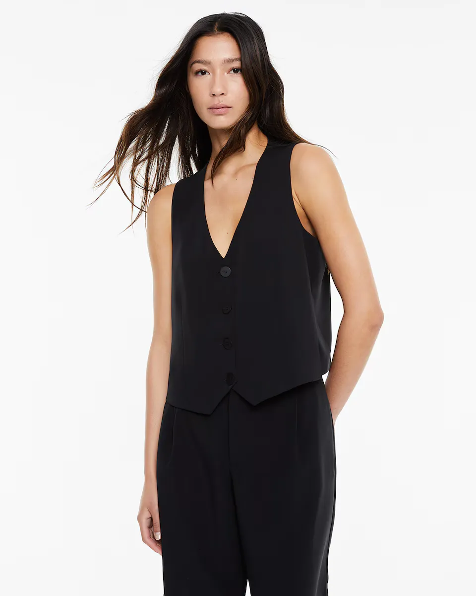 Женский приталенный жилет с V-образным вырезом и застежкой на пуговицы System Action, черный
Женский приталенный жилет с V-образным вырезом и застежкой на пуговицы System Action, черный