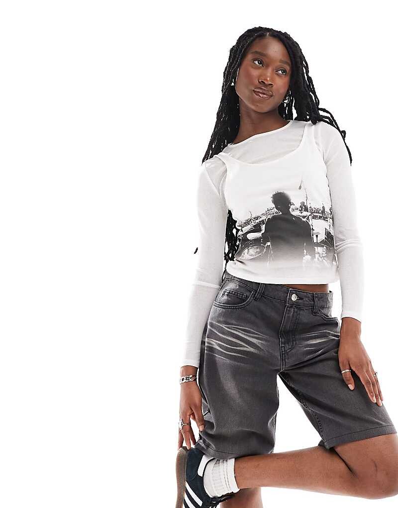 ASOS DESIGN – Белая укороченная двухслойная футболка из сетки с длинными рукавами и фотопринтом музыкального фестиваля
ASOS DESIGN – Белая укороченная двухслойная футболка из сетки с длинными рукавами и фотопринтом музыкального фестиваля