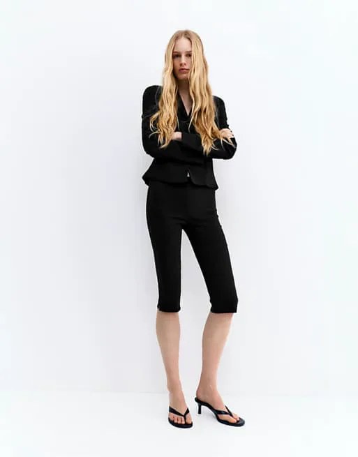 Черные капри с молнией Pull&Bear
Черные капри с молнией Pull&Bear