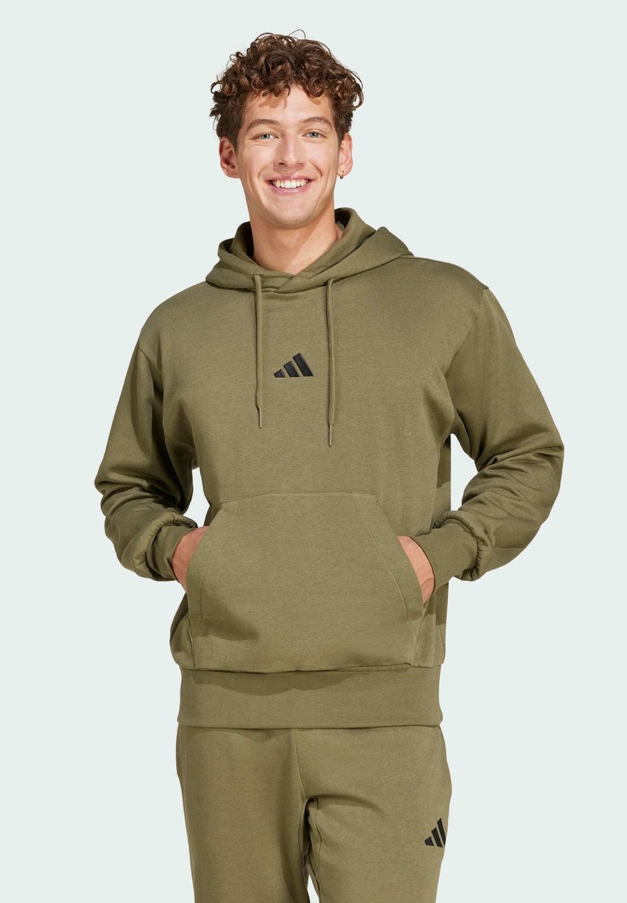 Худи Adidas Sportswear ESSENTIALS FEELCOZY, Olive Strata/Black/Olive
Худи Adidas Sportswear ESSENTIALS FEELCOZY, Olive Strata/Black/Olive