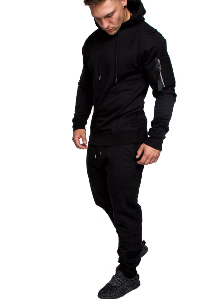 REPUBLIX Спортивный костюм ELIJAH черного цвета
REPUBLIX Спортивный костюм ELIJAH черного цвета