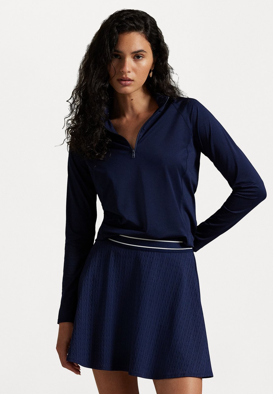 Топ Polo Ralph Lauren STRETCH-JERSEY QUARTER-ZIP, Refined Navy/Dark Blue
Топ Polo Ralph Lauren STRETCH-JERSEY QUARTER-ZIP, Refined Navy/Dark Blue