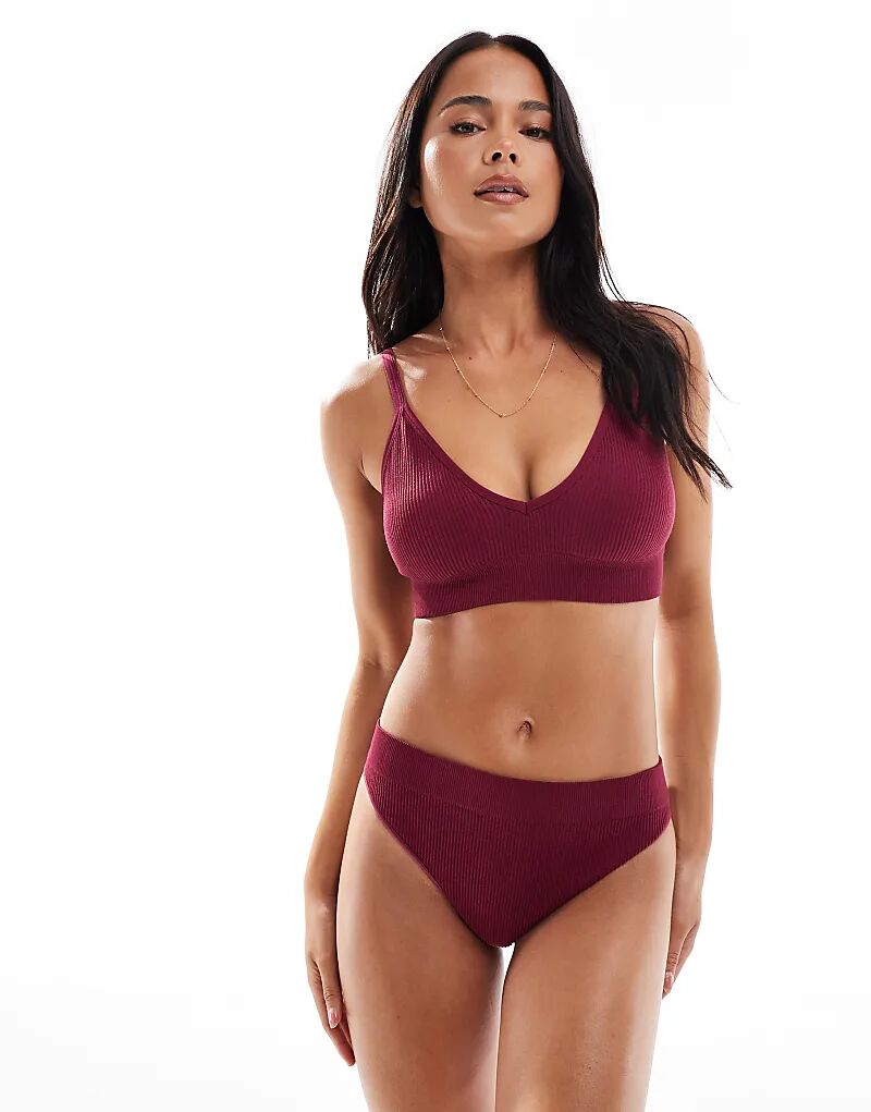 Бесшовные стринги New Look в рубчик бордового цвета
Бесшовные стринги New Look в рубчик бордового цвета