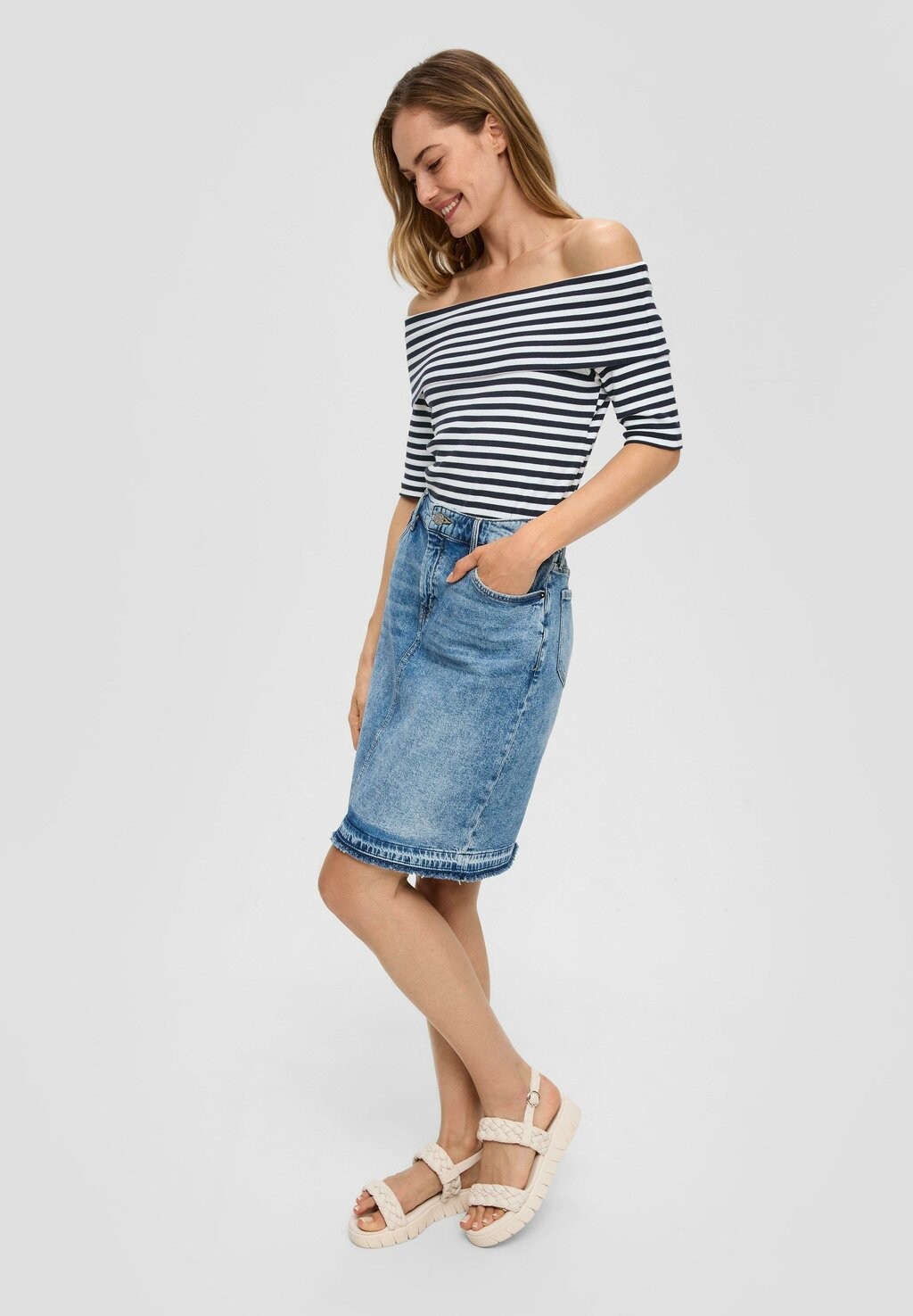 Футболка с принтом GESTREIFTES MIT CARMEN-AUSSCHNITT s.Oliver, темно-синий
Футболка с принтом GESTREIFTES MIT CARMEN-AUSSCHNITT s.Oliver, темно-синий