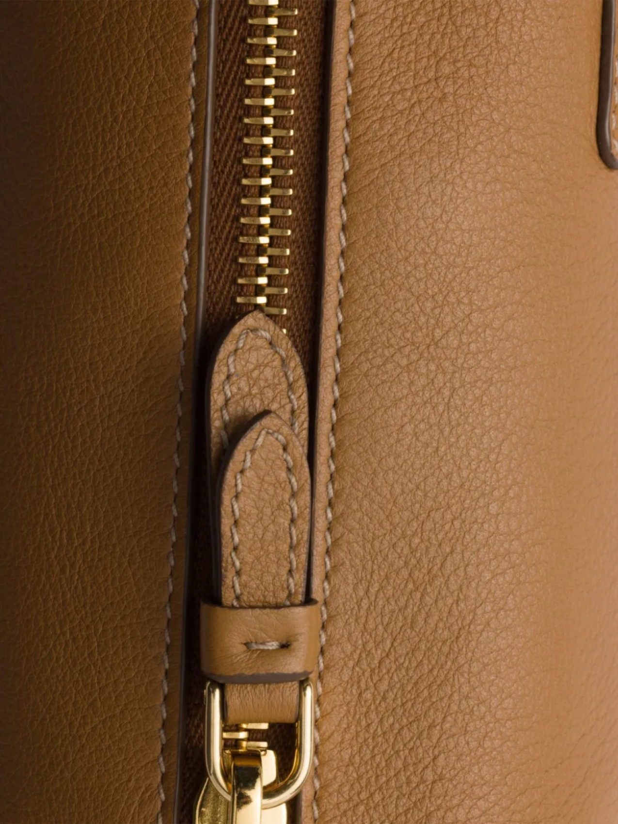 Кожаная сумка через плечо Prada, коричневый
Кожаная сумка через плечо Prada, коричневый