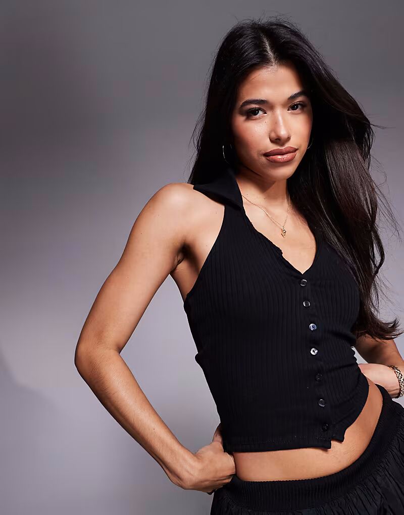 Топ River Island с халтер-воротником на пуговицах черного цвета 
Топ River Island с халтер-воротником на пуговицах черного цвета