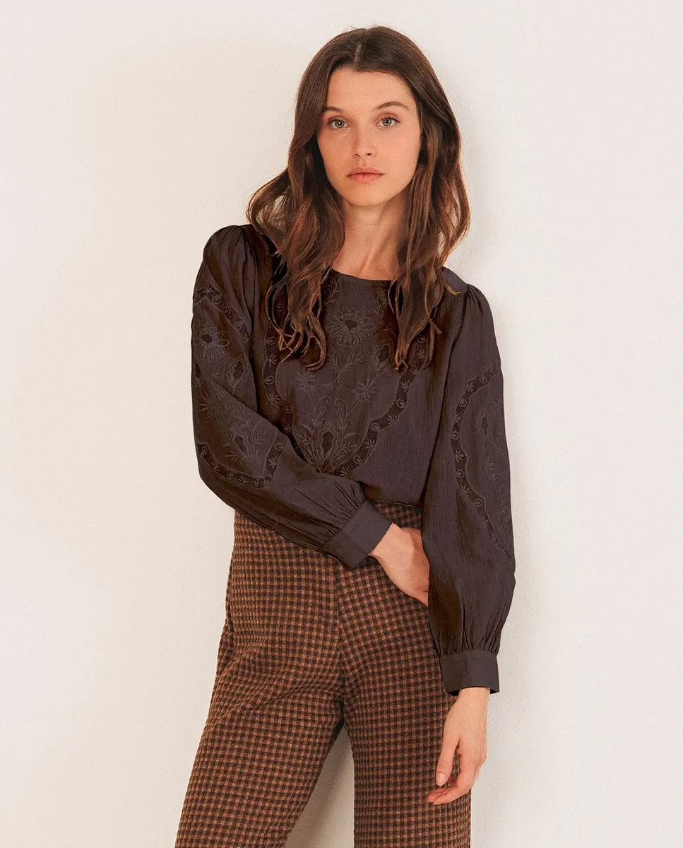 Блузка с длинными рукавами и круглым вырезом Indi & Cold, черный
Блузка с длинными рукавами и круглым вырезом Indi & Cold, черный