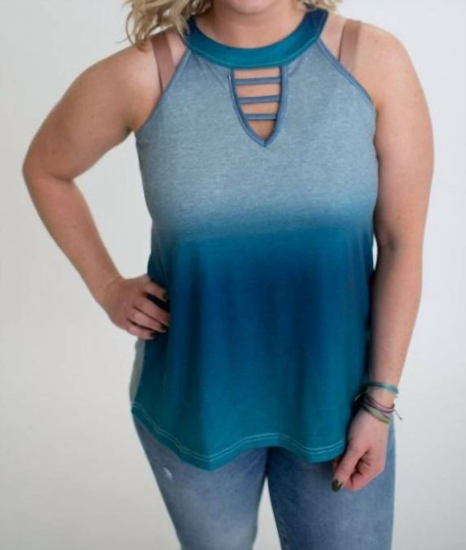 Топ с вырезом-ключ в голубом цвете Ombre' Shirley Stone
Топ с вырезом-ключ в голубом цвете Ombre' Shirley Stone