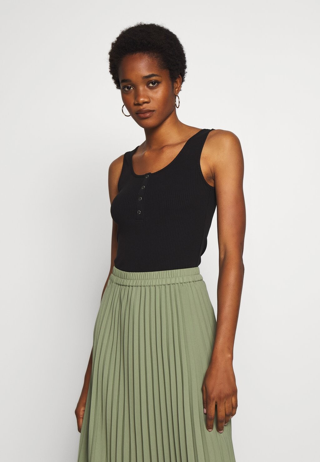 Топ Pieces, черный
Топ Pieces, черный