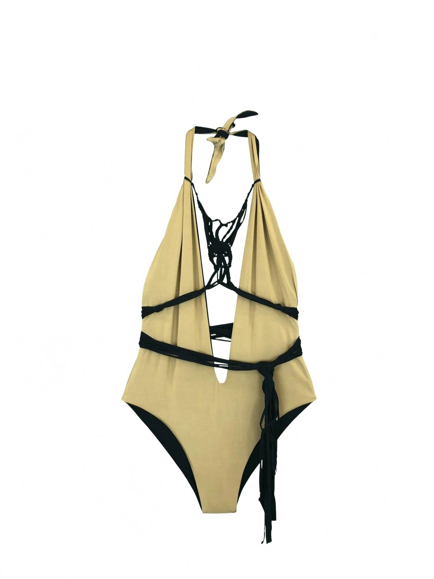 Bia One Piece в золотом / черном цвете Charmosa 
Bia One Piece в золотом / черном цвете Charmosa