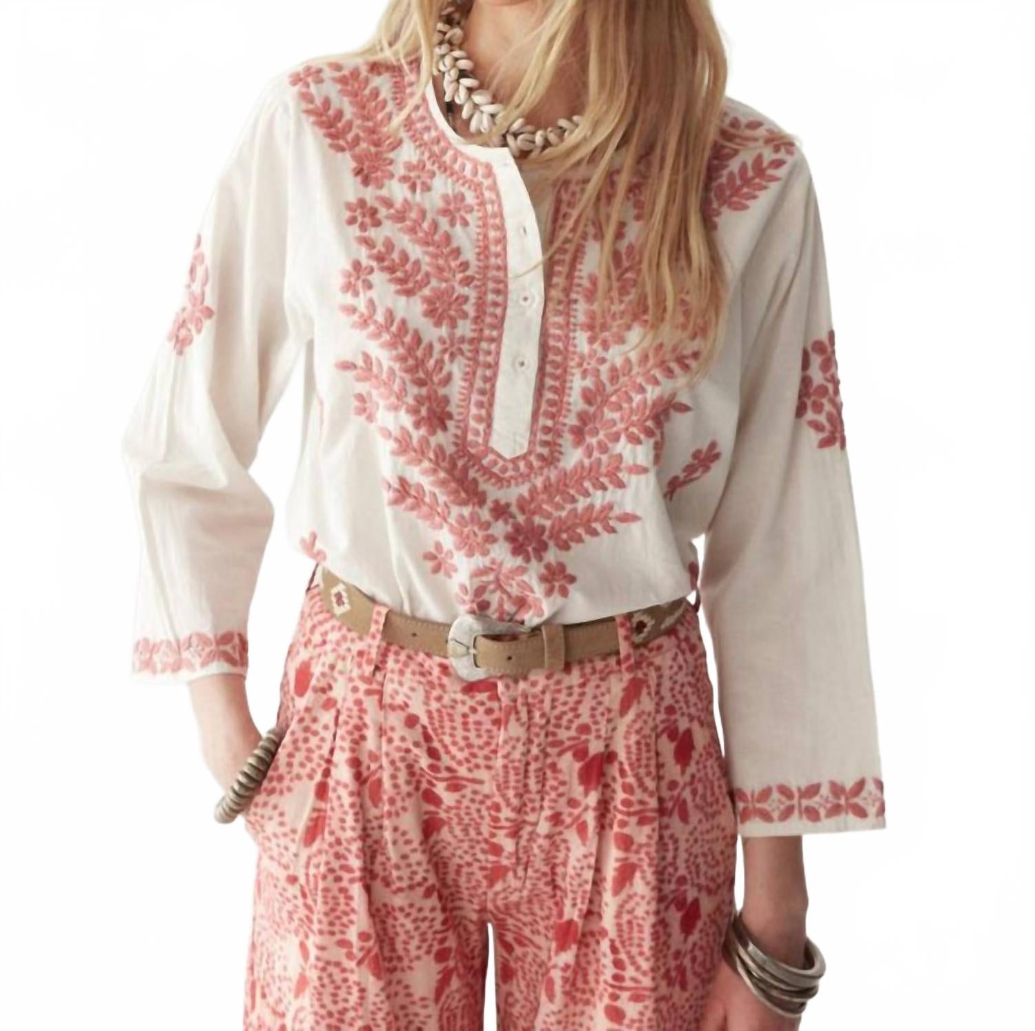 Шайла Блузка в Чикан Блоссом Maison Hotel, Chikan Blossom
Шайла Блузка в Чикан Блоссом Maison Hotel, Chikan Blossom