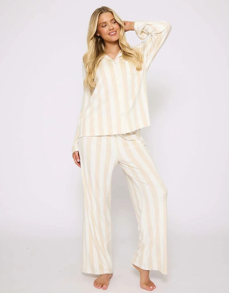 Традиционный пижамный комплект из полосатого велюра в серо-коричневом цвете
Традиционный пижамный комплект из полосатого велюра в серо-коричневом цвете