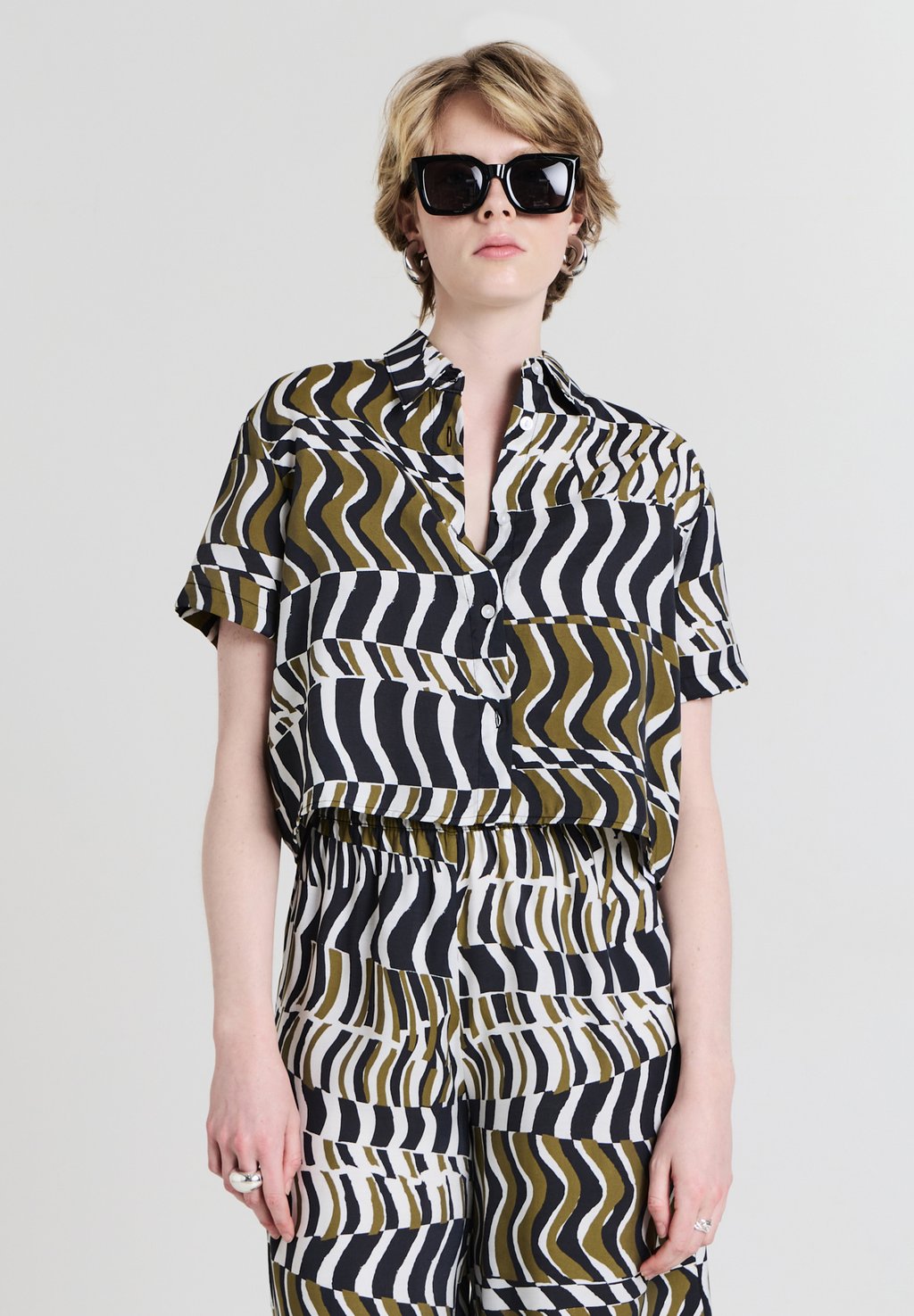 Блузка на пуговицах FANTASIA Calliope, зеленый
Блузка на пуговицах FANTASIA Calliope, зеленый