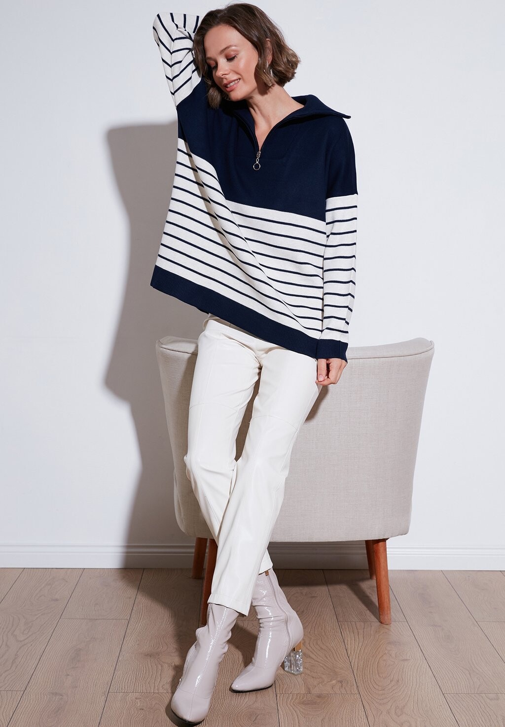 Джемпер LELA, темно-синий
Джемпер LELA, темно-синий