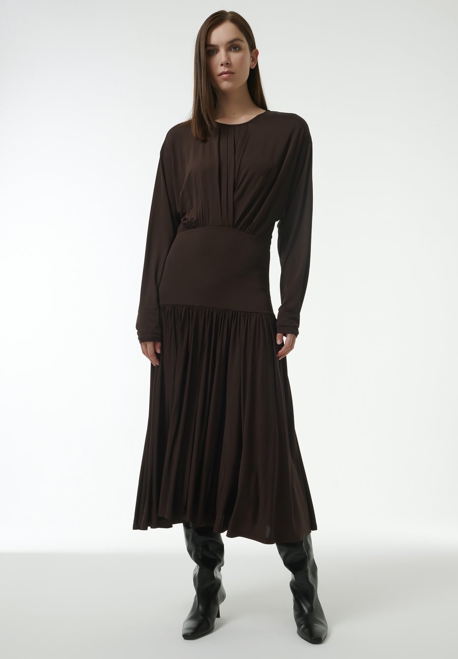 Платье Leem BATWING SLEEVE DETAIL, Brown
Платье Leem BATWING SLEEVE DETAIL, Brown