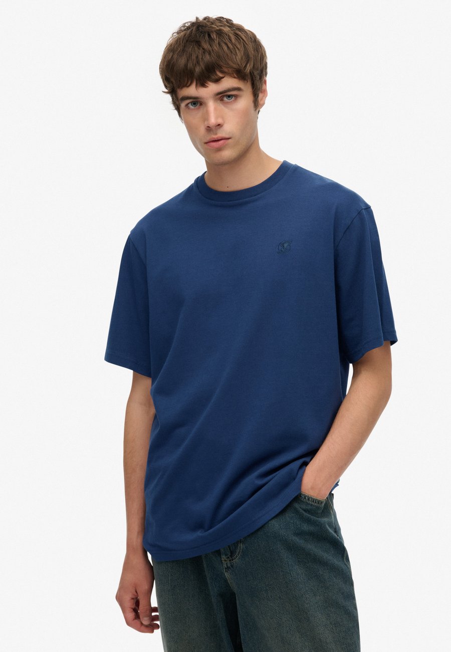 Футболка Superdry & Co BLANK, Insignia Blue/Royal Blue, Синий, Футболка Superdry & Co BLANK, Insignia Blue/Royal Blue
Футболка Superdry & Co BLANK, Insignia Blue/Royal Blue, Синий, Футболка Superdry & Co BLANK, Insignia Blue/Royal Blue