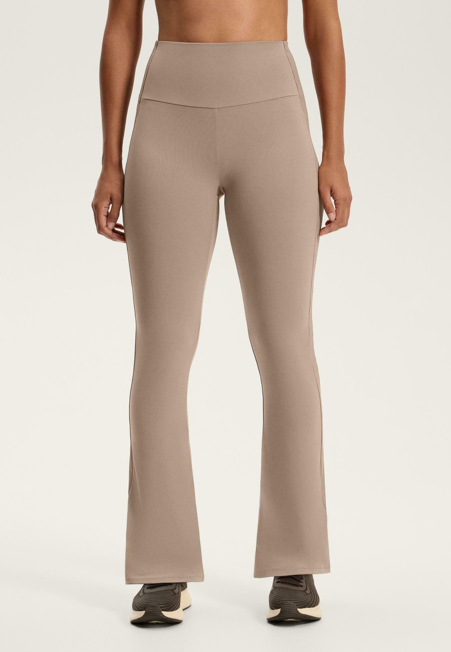 Брюки OYSHO HIGH-RISE COMFORTLUX FLARE, Mottled Beige
Брюки OYSHO HIGH-RISE COMFORTLUX FLARE, Mottled Beige