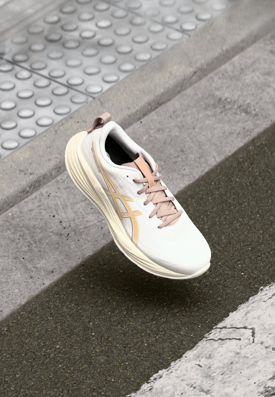 Кроссовки ASICS GEL CUMULUS 27, White/Fawn/White
Кроссовки ASICS GEL CUMULUS 27, White/Fawn/White