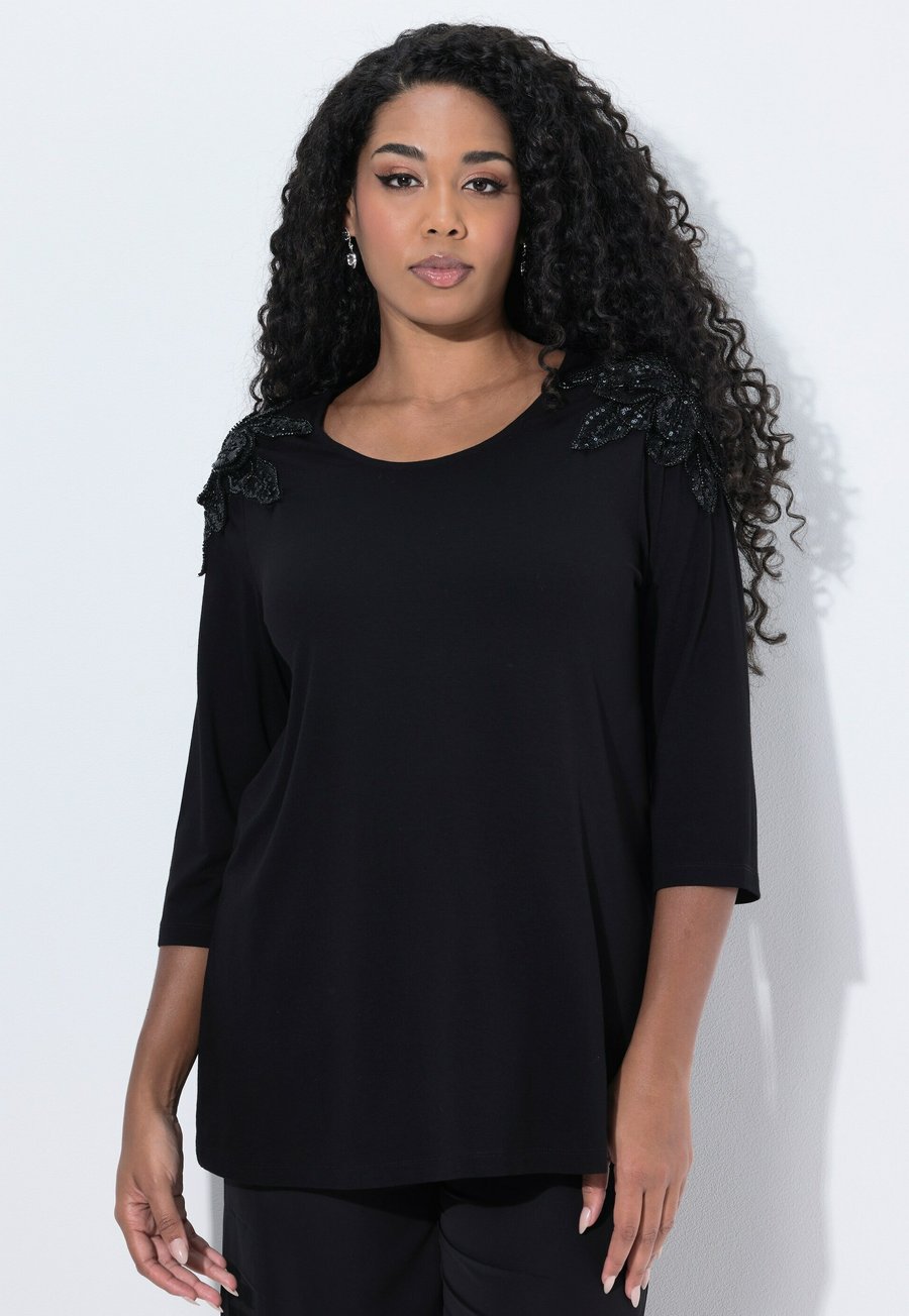 Топ Ulla Popken FLOWER EPAULET 3/4 SLEEVE , Black
Топ Ulla Popken FLOWER EPAULET 3/4 SLEEVE , Black