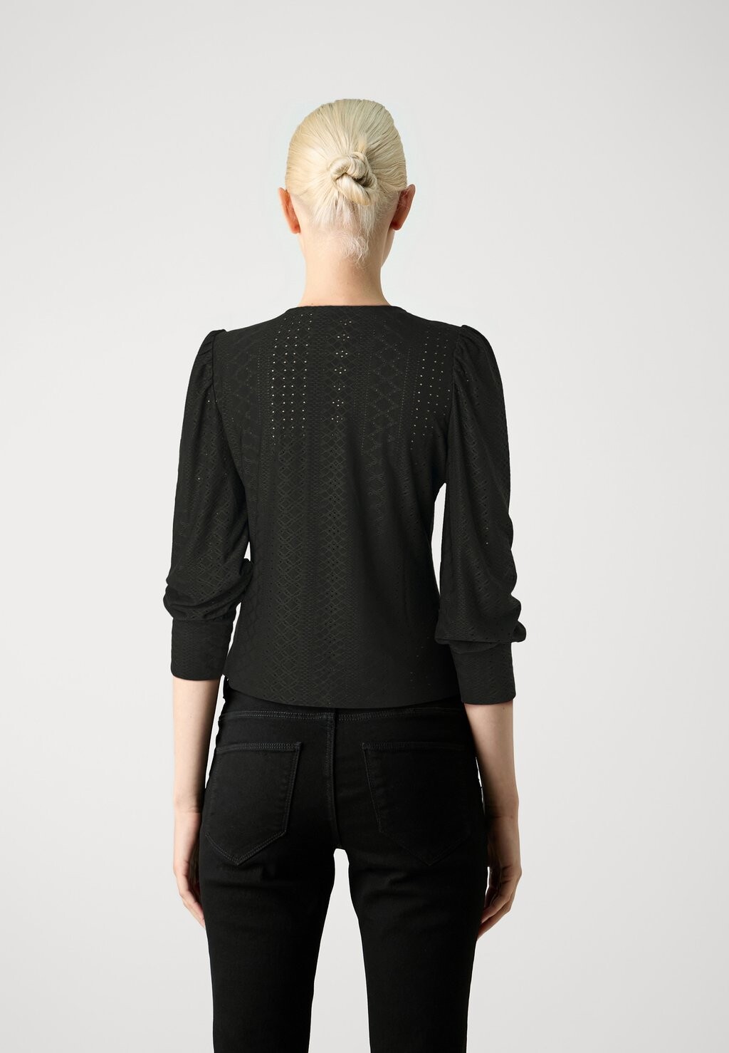 Топ с длинными рукавами ONLSANDRA PUFF ONLY, черный
Топ с длинными рукавами ONLSANDRA PUFF ONLY, черный