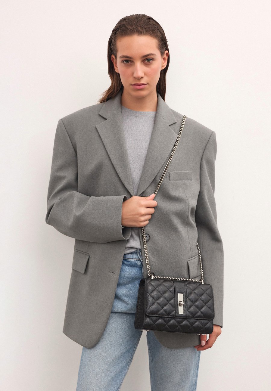 Сумка Kazar VIENA, Black
Сумка Kazar VIENA, Black