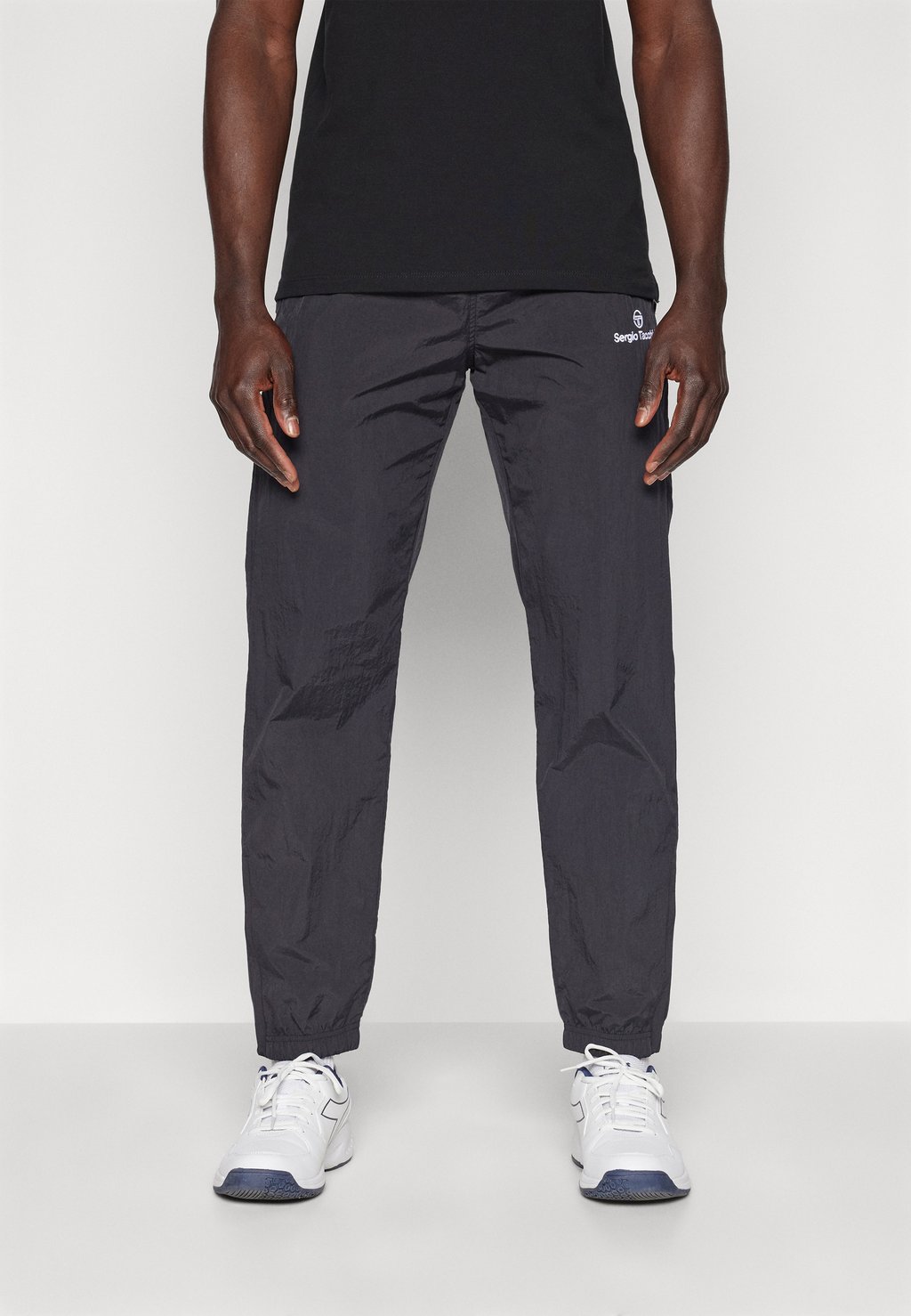 Спортивные брюки NAYLA PANTS Sergio Tacchini, черный
Спортивные брюки NAYLA PANTS Sergio Tacchini, черный