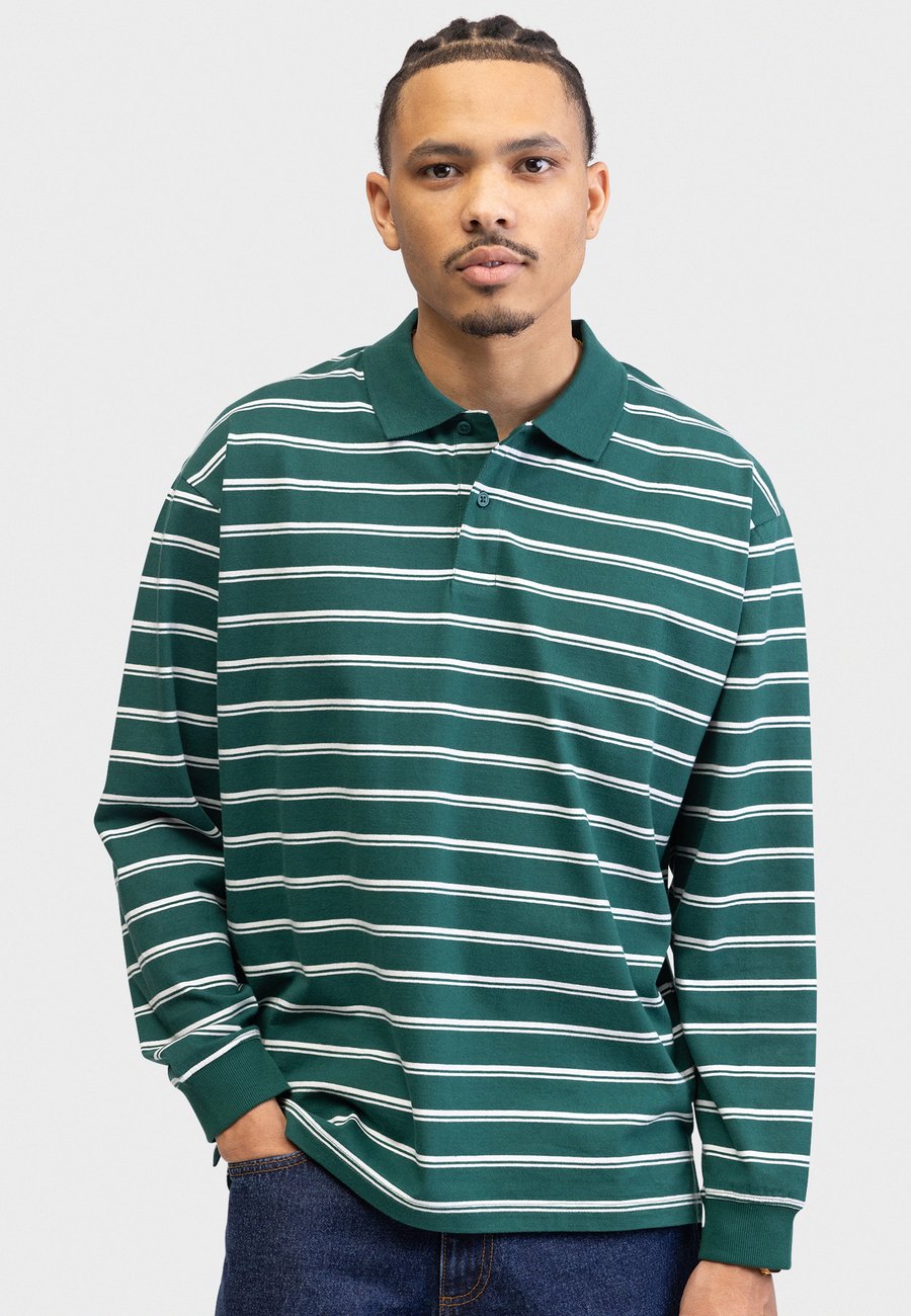 Поло Redefined Rebel WESLEY POLO TEE OVERSIZED FIT, Rain Forest/Green
Поло Redefined Rebel WESLEY POLO TEE OVERSIZED FIT, Rain Forest/Green