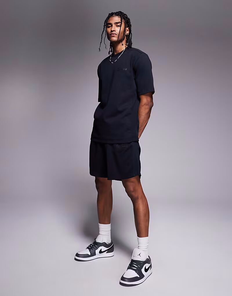 Короткие шорты River Island Luminis черного цвета
Короткие шорты River Island Luminis черного цвета