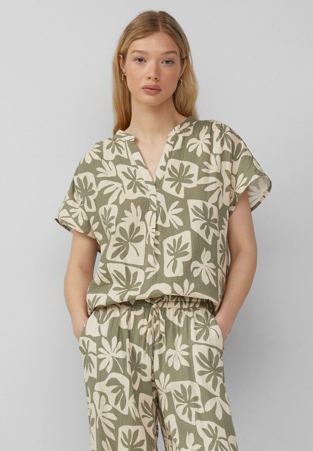 Блуза QS, темно-зеленый
Блуза QS, темно-зеленый