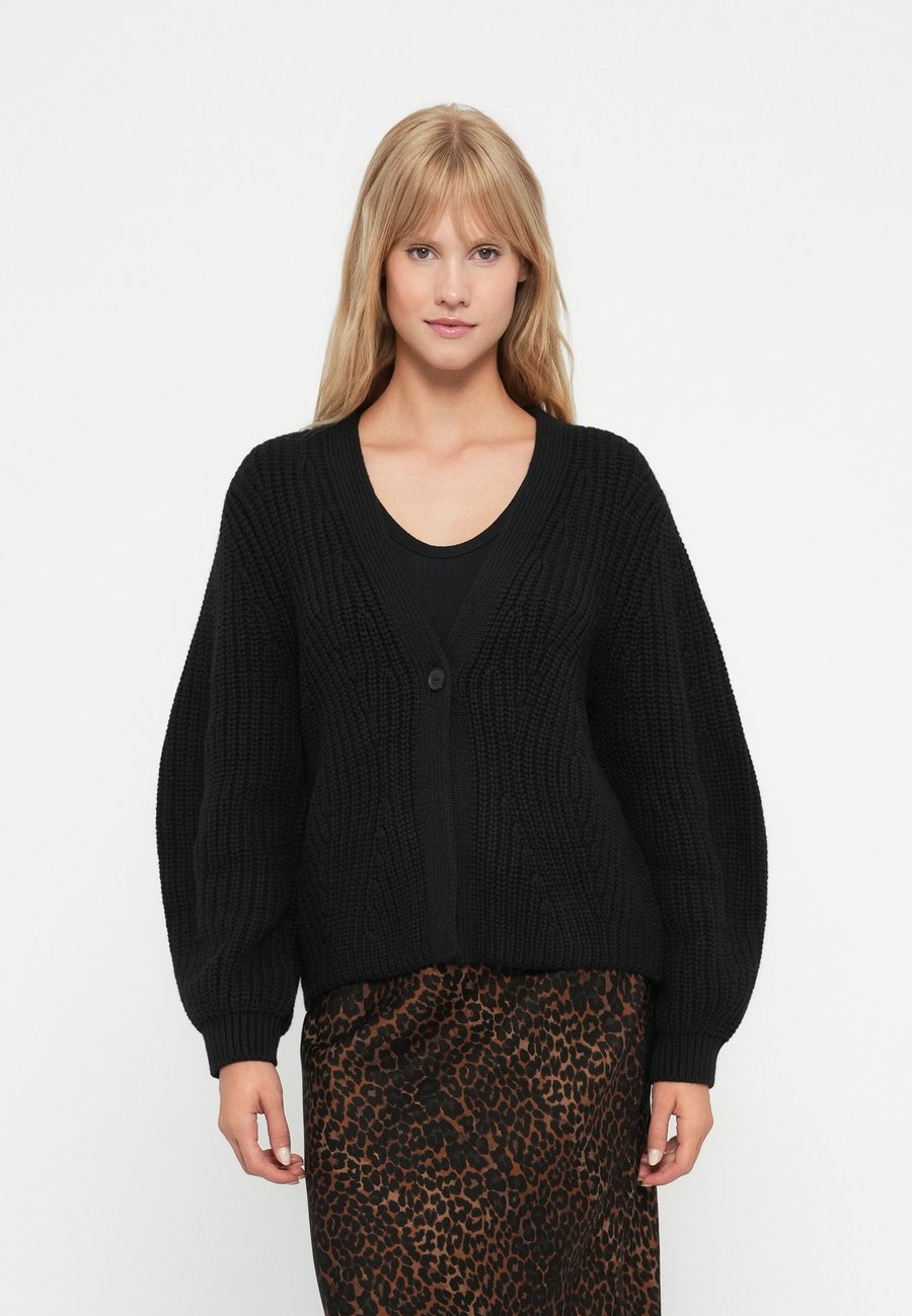 Кардиган GAP BARREL CARDI, Black
Кардиган GAP BARREL CARDI, Black