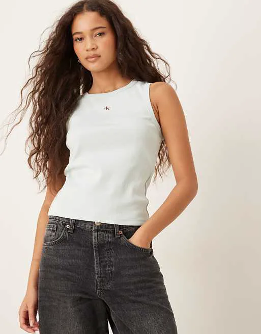 Мятно-зеленая майка с тканой этикеткой Calvin Klein Jeans
Мятно-зеленая майка с тканой этикеткой Calvin Klein Jeans
