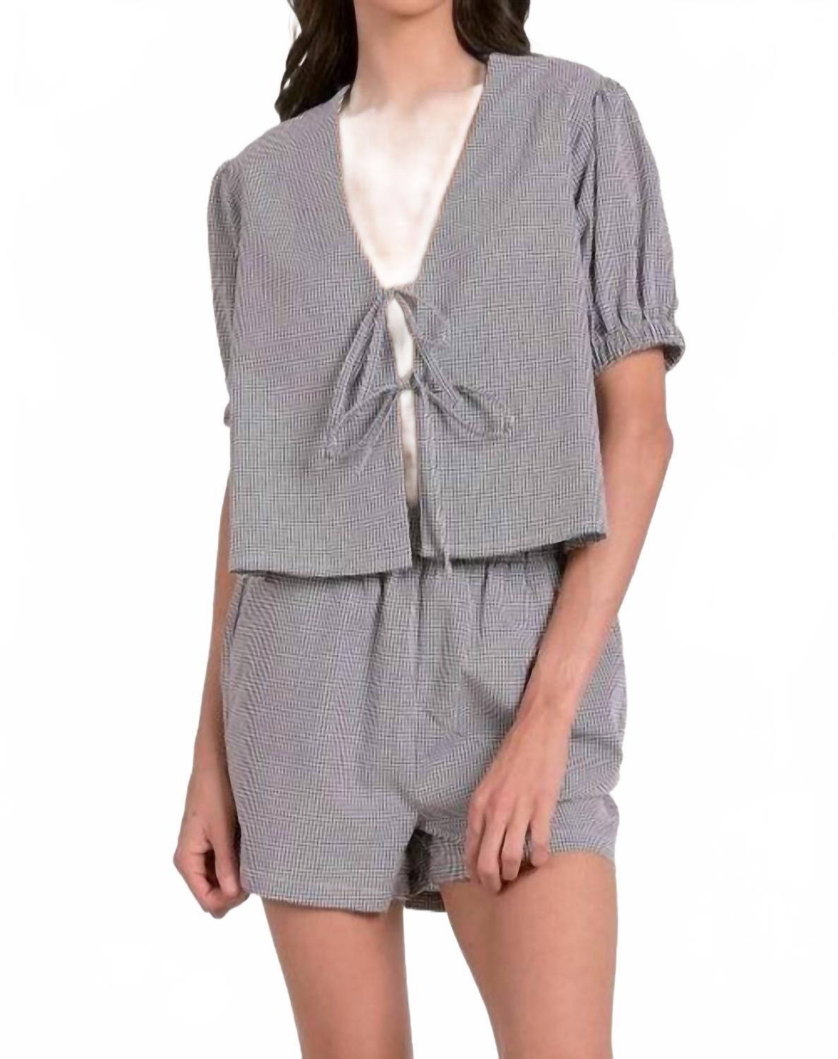 Топ Fly Me Away в черно-белом цвете ELAN
Топ Fly Me Away в черно-белом цвете ELAN