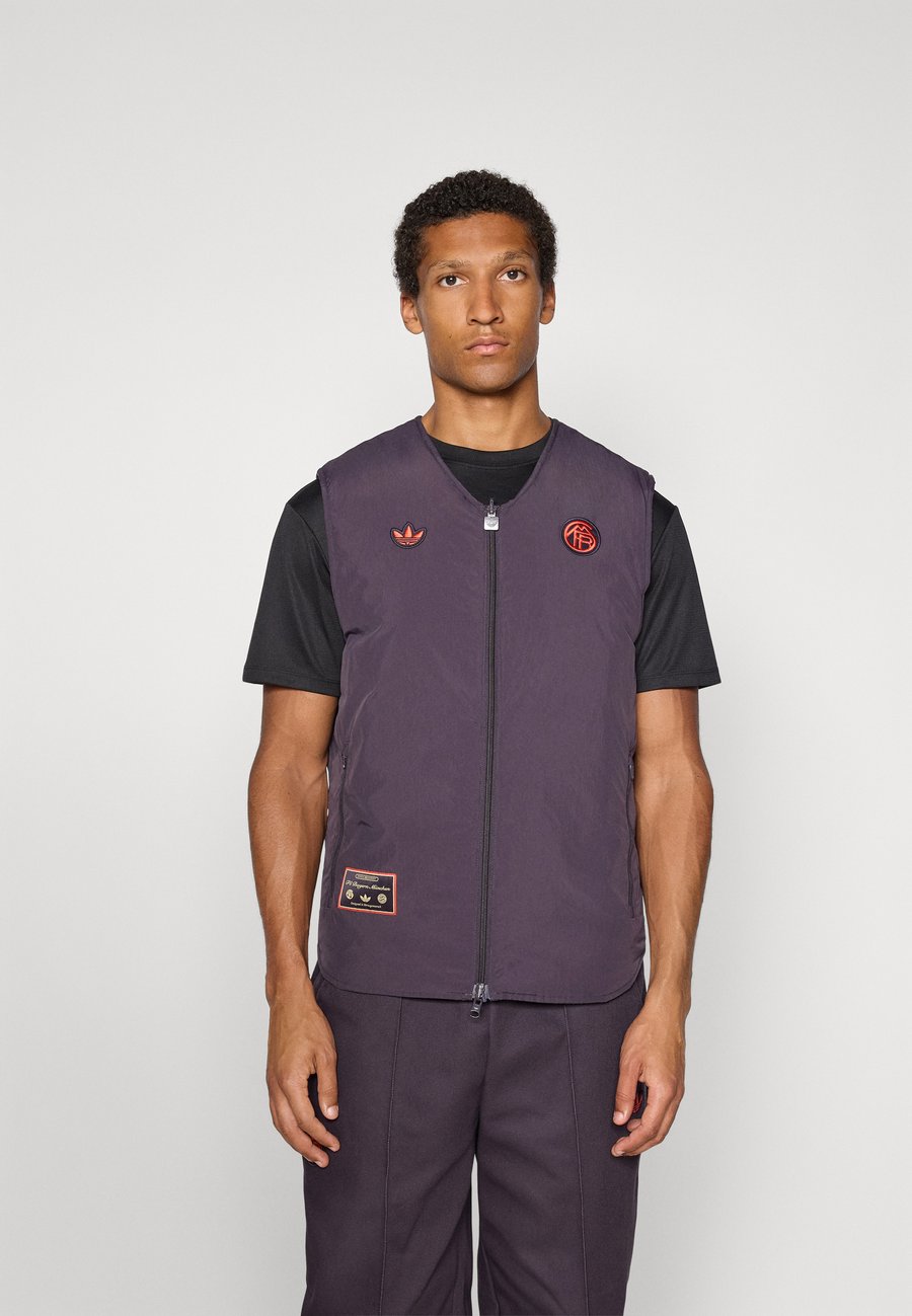 Куртка Adidas Originals FC BAYERN MUNICH ICON VEST, Aurora Black/Base Green/Black
Куртка Adidas Originals FC BAYERN MUNICH ICON VEST, Aurora Black/Base Green/Black