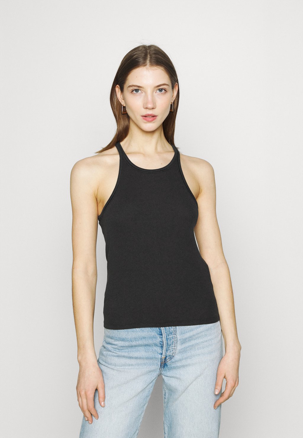 Топ HIGH NECK TANK Levi's, черный
Топ HIGH NECK TANK Levi's, черный