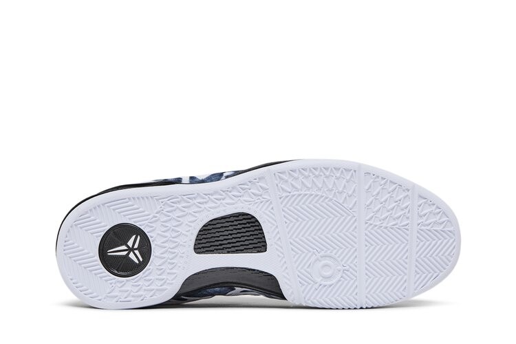 Кроссовки Nike Kobe 8 GS, белый 
Кроссовки Nike Kobe 8 GS, белый