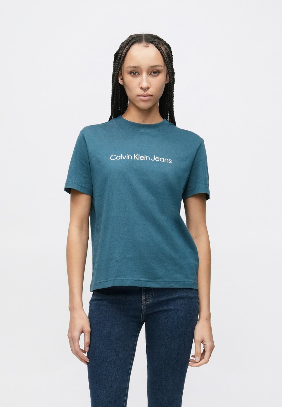 Футболка Calvin Klein Jeans LOGO CLASSIC TEE, Navy Teal/Teal, Синий, Футболка Calvin Klein Jeans LOGO CLASSIC TEE, Navy Teal/Teal
Футболка Calvin Klein Jeans LOGO CLASSIC TEE, Navy Teal/Teal, Синий, Футболка Calvin Klein Jeans LOGO CLASSIC TEE, Navy Teal/Teal