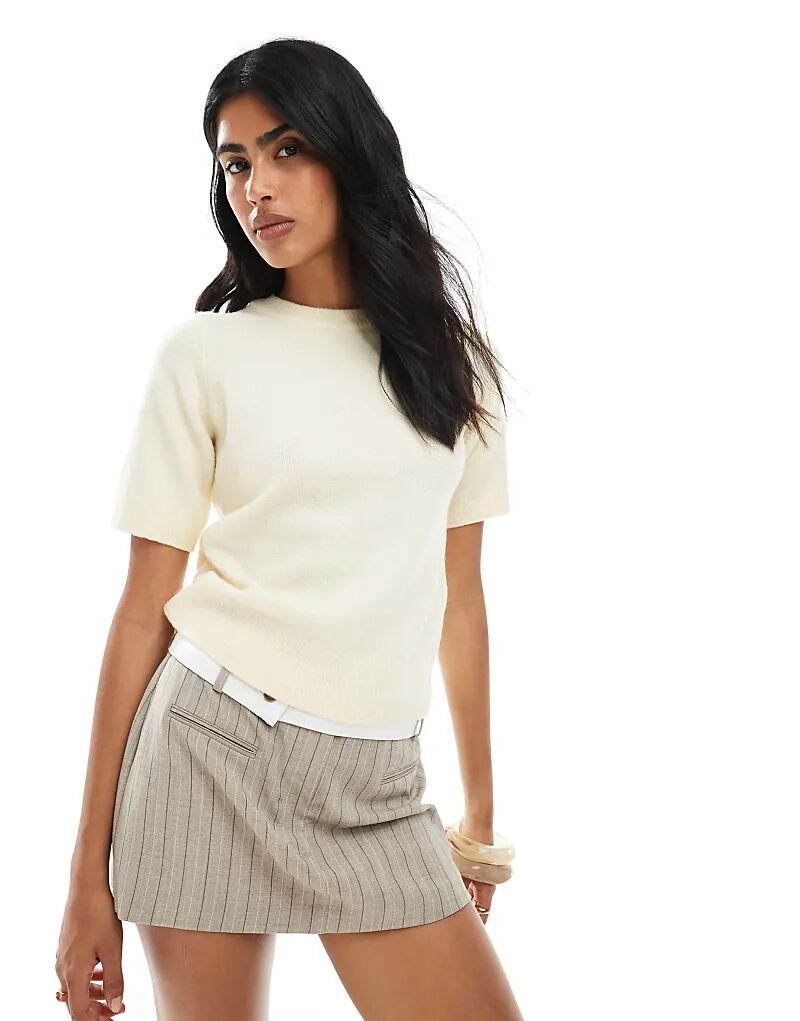 Трикотажная футболка New Look желтого цвета
Трикотажная футболка New Look желтого цвета