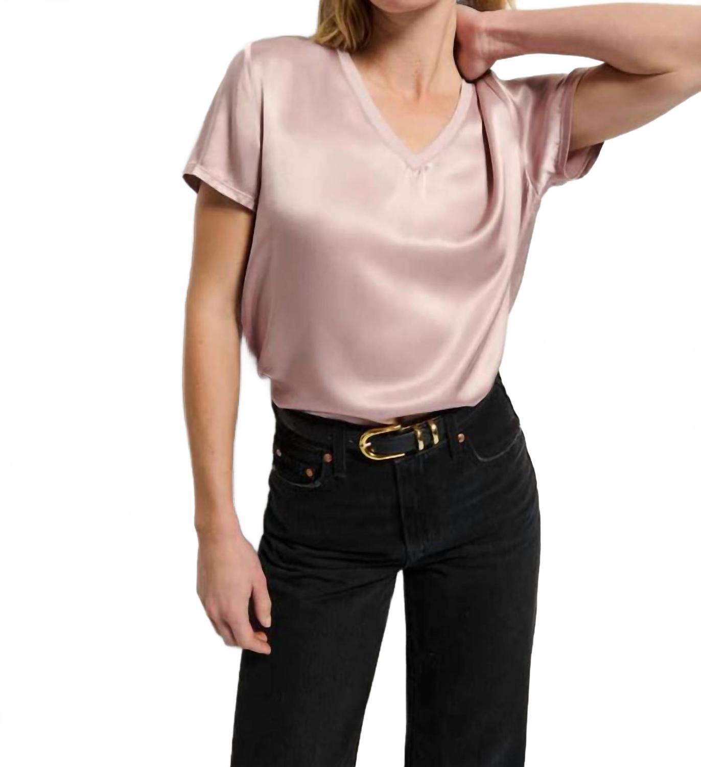 Футболка June с V-образным вырезом в цвете Whisper Nation LTD, Whisper
Футболка June с V-образным вырезом в цвете Whisper Nation LTD, Whisper