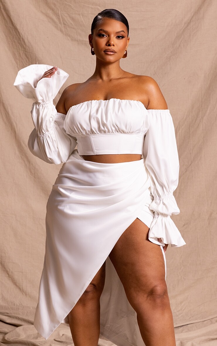 PrettyLittleThing Белый укороченный топ из атласа плюс со сборками и объемными рукавами
PrettyLittleThing Белый укороченный топ из атласа плюс со сборками и объемными рукавами