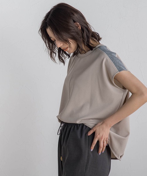 Футболка из жоржета с люрексом и вырезом на плечах Droite Lautreamont, бежевая
Футболка из жоржета с люрексом и вырезом на плечах Droite Lautreamont, бежевая