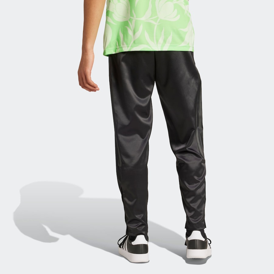 Обычные спортивные штаны ADIDAS SPORTSWEAR Tiro, черный
Обычные спортивные штаны ADIDAS SPORTSWEAR Tiro, черный