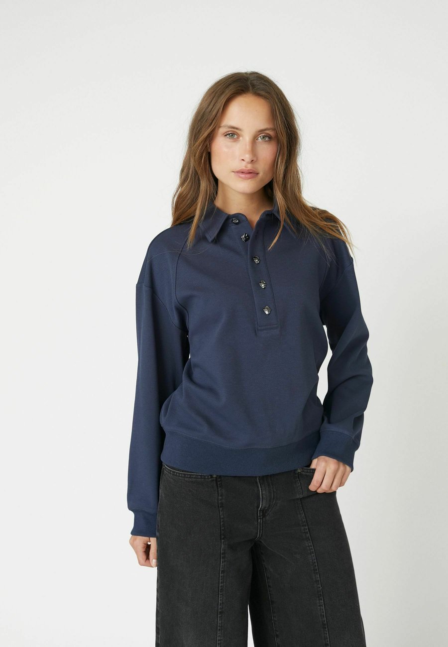 Толстовка Co'couture Sweatshirt, Navy/Dark Blue, Синий, Толстовка Co'couture Sweatshirt, Navy/Dark Blue
Толстовка Co'couture Sweatshirt, Navy/Dark Blue, Синий, Толстовка Co'couture Sweatshirt, Navy/Dark Blue