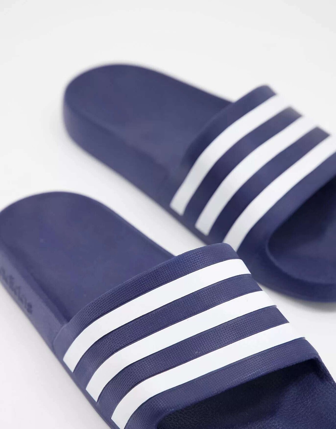 Темно-синие шлепанцы adidas Swim Adilette с белой полоской adidas performance
Темно-синие шлепанцы adidas Swim Adilette с белой полоской adidas performance