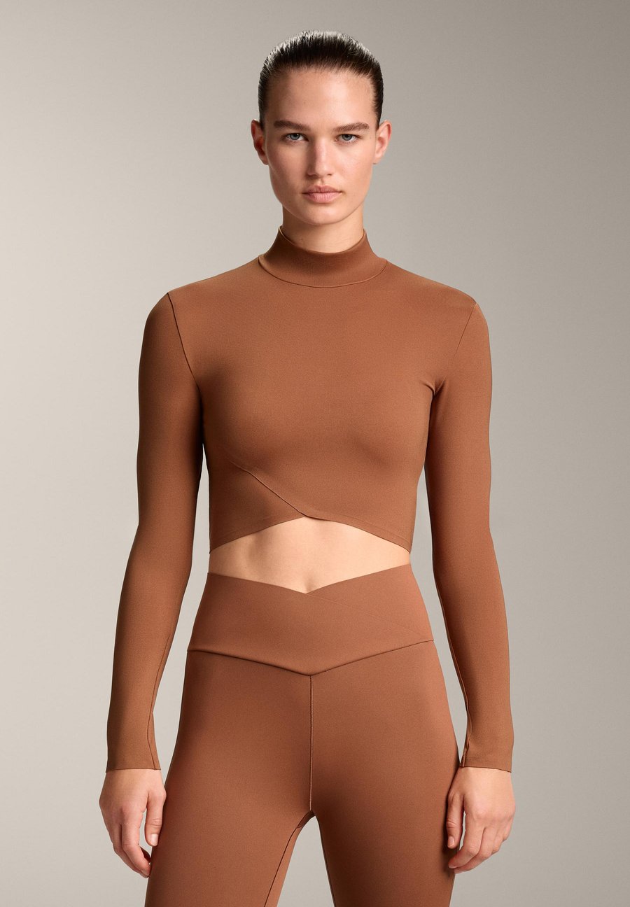 Топ OYSHO PERFECT-ADAPT LONG-SLEEVE, Camel
Топ OYSHO PERFECT-ADAPT LONG-SLEEVE, Camel