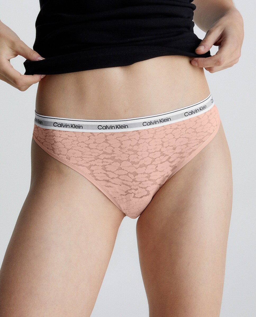 Кружевные стринги с высокой посадкой Calvin Klein, розовый
Кружевные стринги с высокой посадкой Calvin Klein, розовый