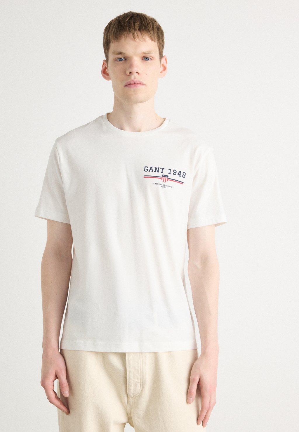 Футболка с принтом GRAPHIC GANT, кремовый
Футболка с принтом GRAPHIC GANT, кремовый